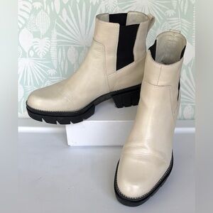 Bernardo Sutton Chelsea Platform Leather Boots Rubber Lug Sole Eggshell Size 10